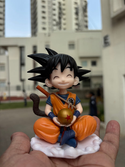 Smile Goku Figure 13cm – Dragon Ball Kid Goku Sitting PVC Anime Collectible Desk & Car Dashboard Toy