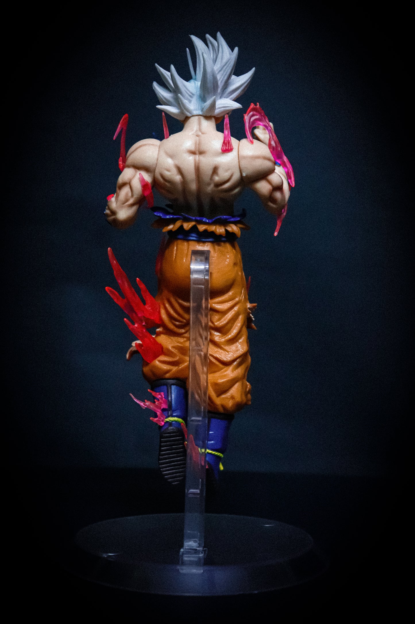 DBZ GOKU ULTRA WITH BASE 22CM ACTION FIGURE